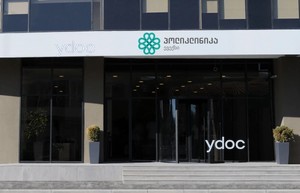 Вход в клинику